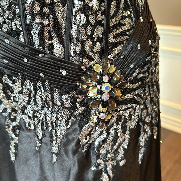 TONY BOWLS PARIS BLACK SILVER DRESS - Picture 8 of 17